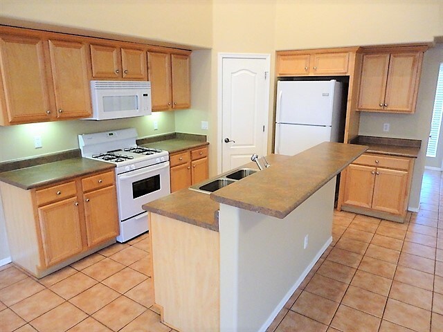 Building Photo - 6285 W Ocotillo Meadow Dr