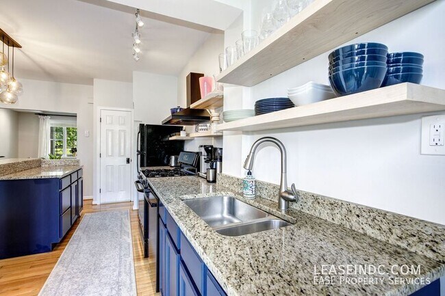 Building Photo - 719 Gallatin St NW