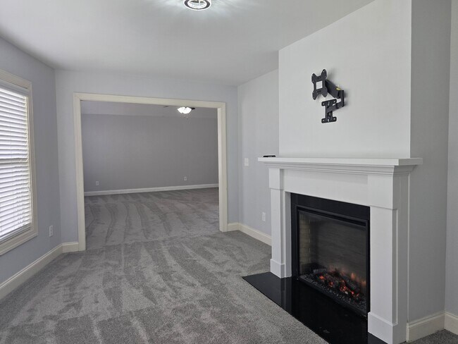 Building Photo - 8809 Crenshaw Dr