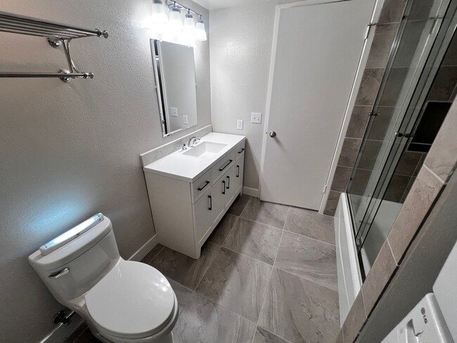 Building Photo - Novato Gem: Beautifully Updated 2-Bedroom Townhome