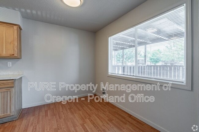 Building Photo - 760 Plymouth Dr NE