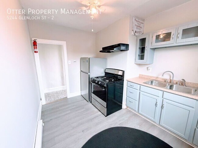 Building Photo - 5244 Glenloch St