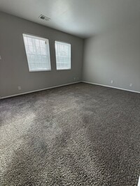 Building Photo - Spacious 2-bedroom Townhome
