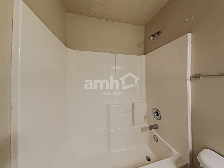 Building Photo - 1411 Carmack Ln