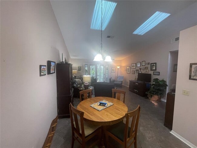 Building Photo - 324 NW 48th Blvd