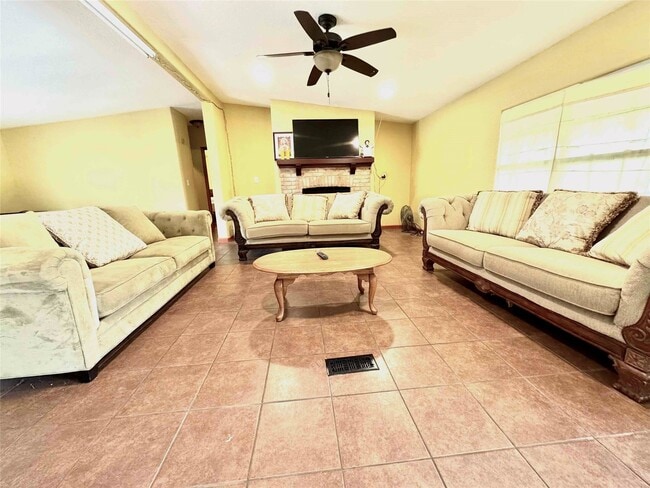 Building Photo - 6215 Hwy 35 Bypass