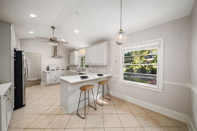 Building Photo - Move in before December 31st and get $100 OFF your rent for the first 3 months — PLUS a $250 Amaz...