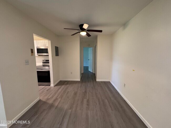 Building Photo - 289 Main St