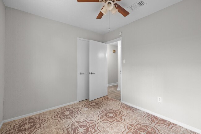 Building Photo - 6639 Indian Falls Dr