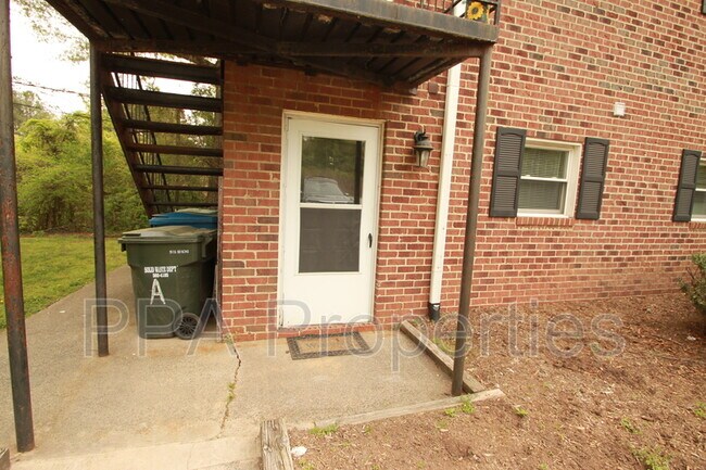 Building Photo - 2231 Summit St