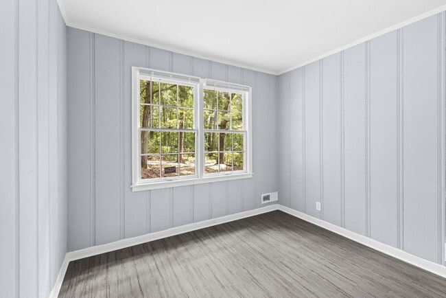 Building Photo - Beautifully Renovated 3 Bedroom 2 Bath Home