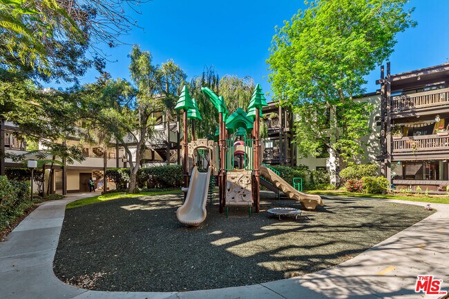 Building Photo - 7742 Redlands St