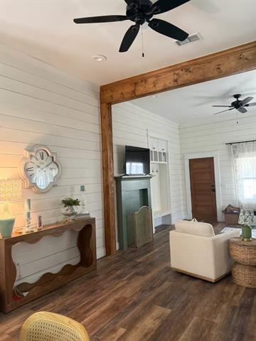 Building Photo - 608 N Belknap St