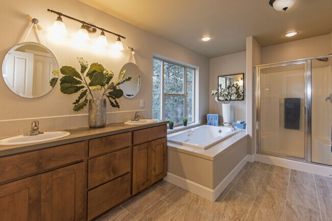 Building Photo - MOVE IN SPECIAL $500 OFF FIRST  MONTHS REN...