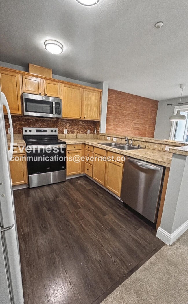 Building Photo - 1698 25th Pl NE