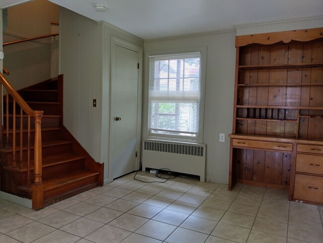 Building Photo - 1 bedroom 1 bath available in the City of Williamsburg! Available Now!