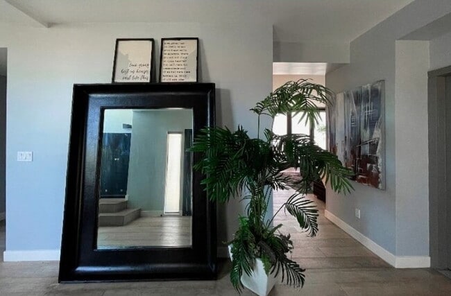 Building Photo - Larchmont Village Membership Community Shared Room