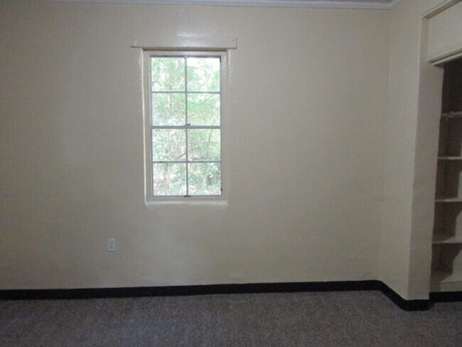 Building Photo - 28 Burgess Ct