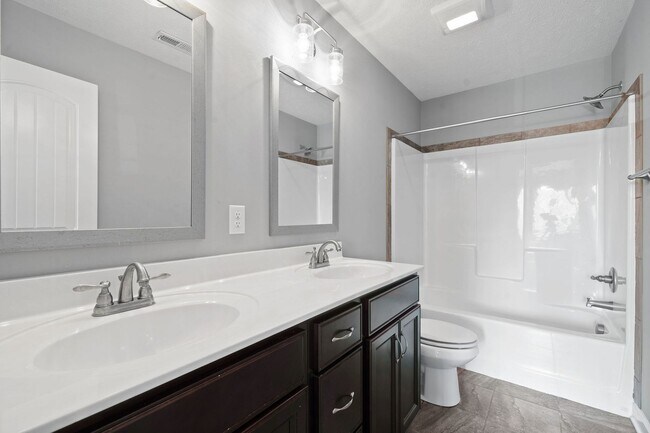 Building Photo - Gorgeous Single-Family with a Large Fenced Backyard!