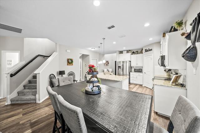 Building Photo - 2412 Lighthouse Dr