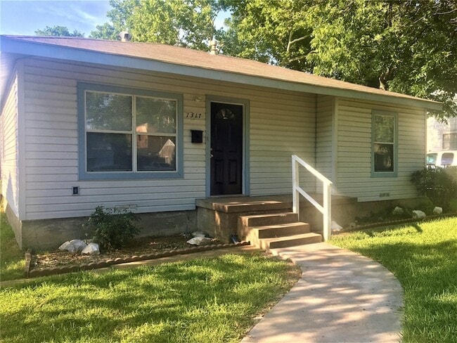 Primary Photo - 1317 Meadowbrook Dr