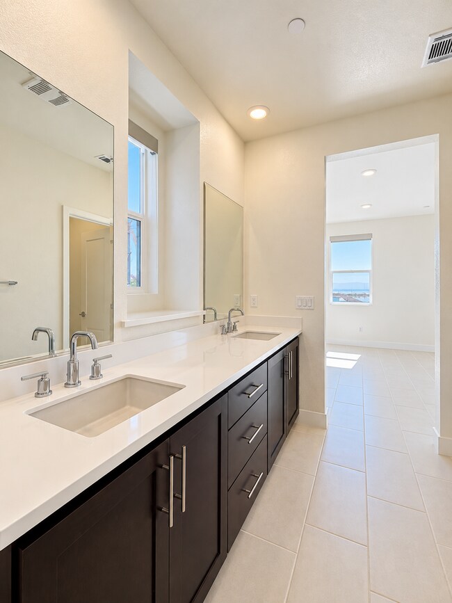 Building Photo - 9804 Seawind Wy