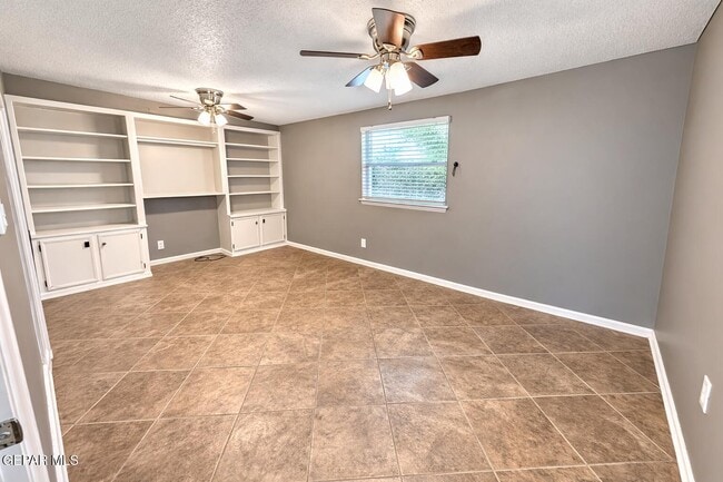 Building Photo - 410 9th St NE