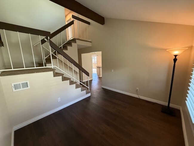 Building Photo - Spacious 3-Bed, 2-Bath End-Unit Townhome w...