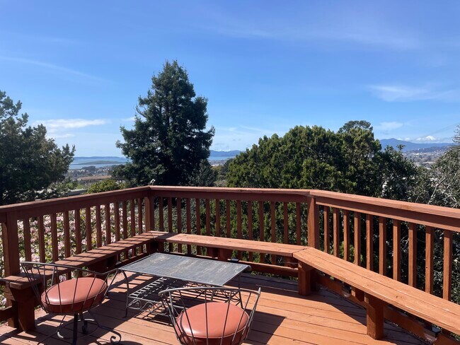 Building Photo - 2265 Carquinez Ave