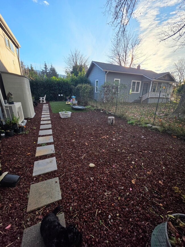 Building Photo - 780 NW Alder St