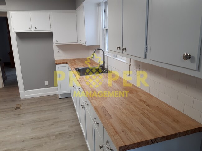 Building Photo - Amazing 4 bedrooms 1.5 bathroom house for ...