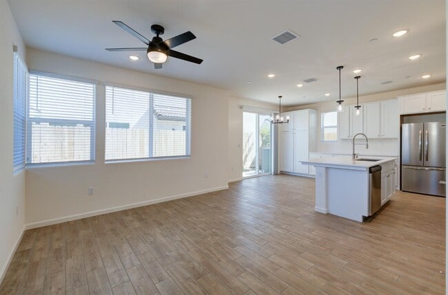 Building Photo - 1527 Foxhill Ln
