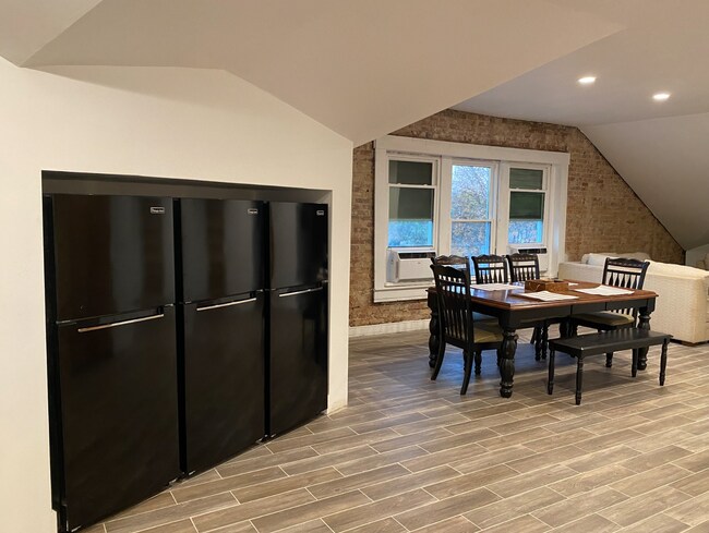 Building Photo - 2630 W Burnett Ave