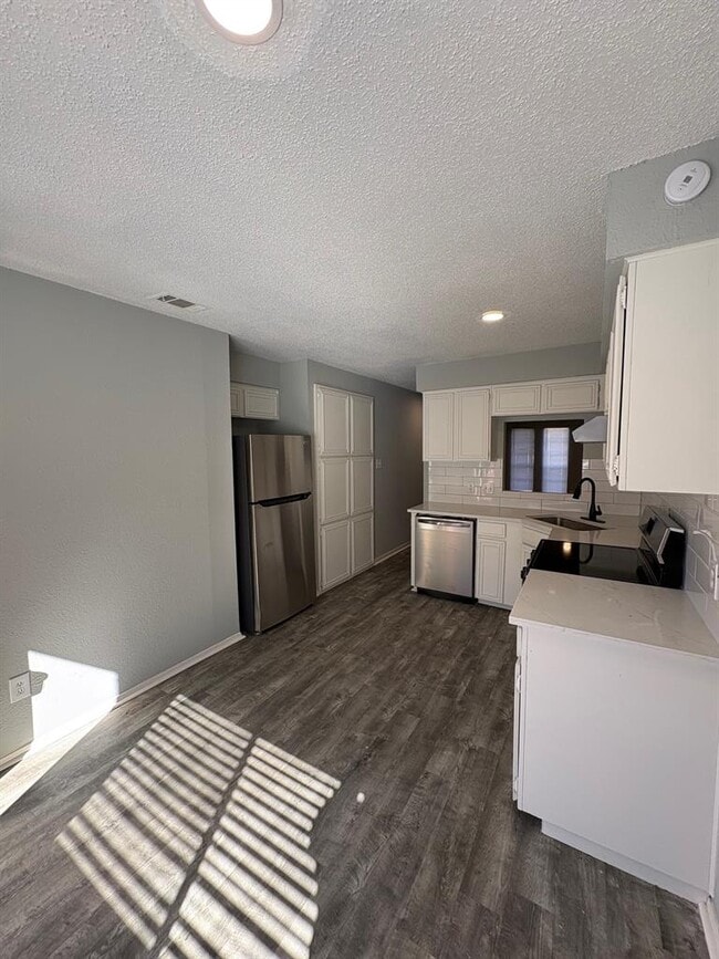 Building Photo - 317 W William Cannon Dr