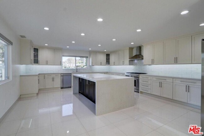 Building Photo - 6243 Berquist Ave