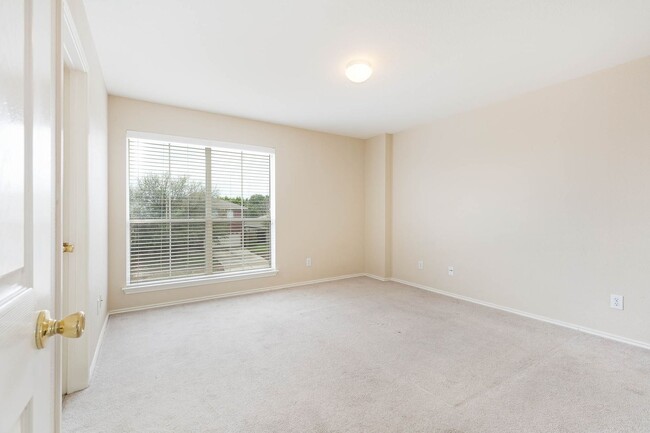 Building Photo - Great in gate Springwood Subdivision! Near...