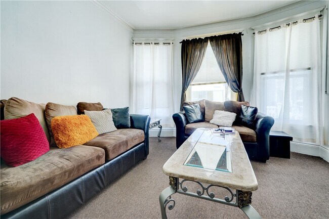 Building Photo - 183 Union St N