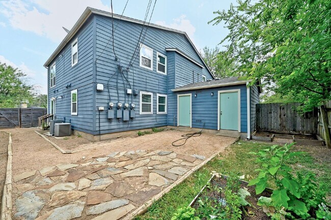 Building Photo - 2617 Ektom Dr