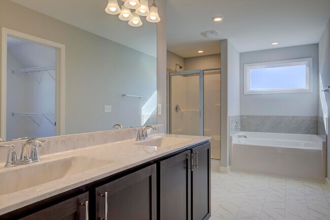 Building Photo - 521 Transom Wy