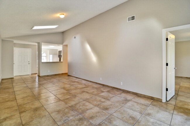 Building Photo - 521 Madrigal Ct