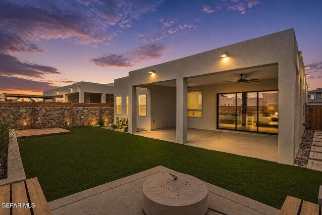 Building Photo - 253 Emerald Sun Dr