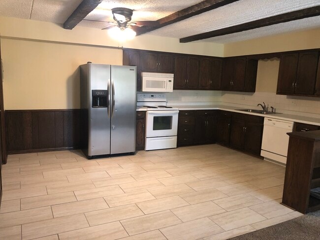 Building Photo - 304 4th St S