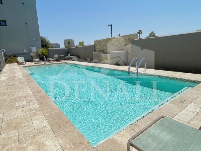 Building Photo - 535 W Thomas Rd