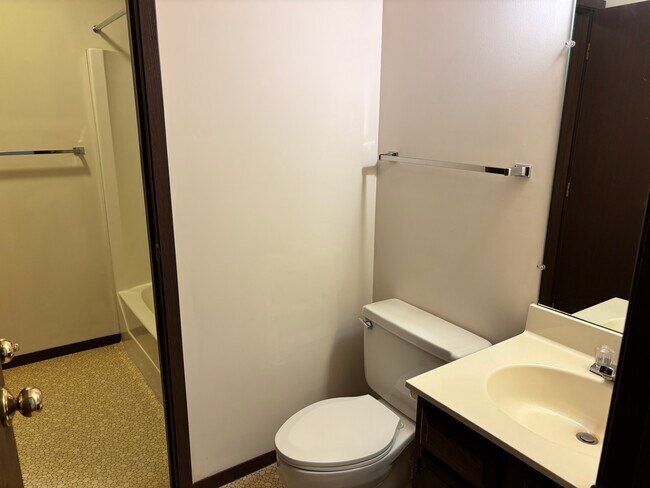 Building Photo - 333 W Lake Ave