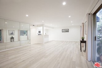 Building Photo - 6708 Hillpark Dr