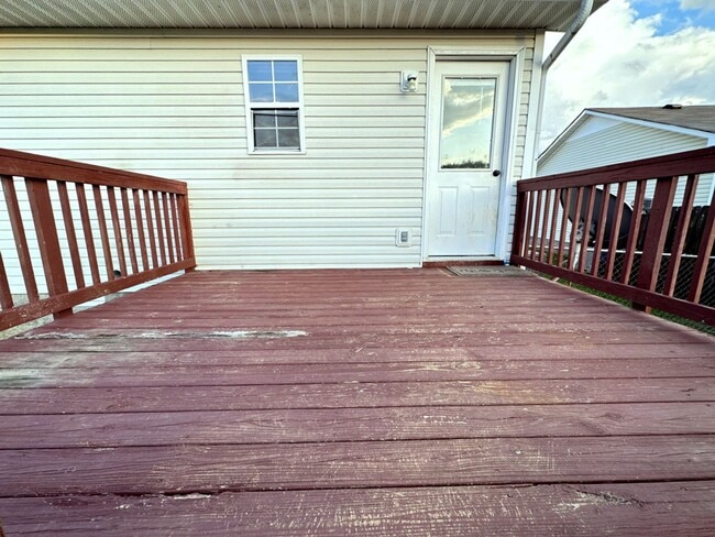 Building Photo - Single-Family in Oak Grove, KY--Deck and L...