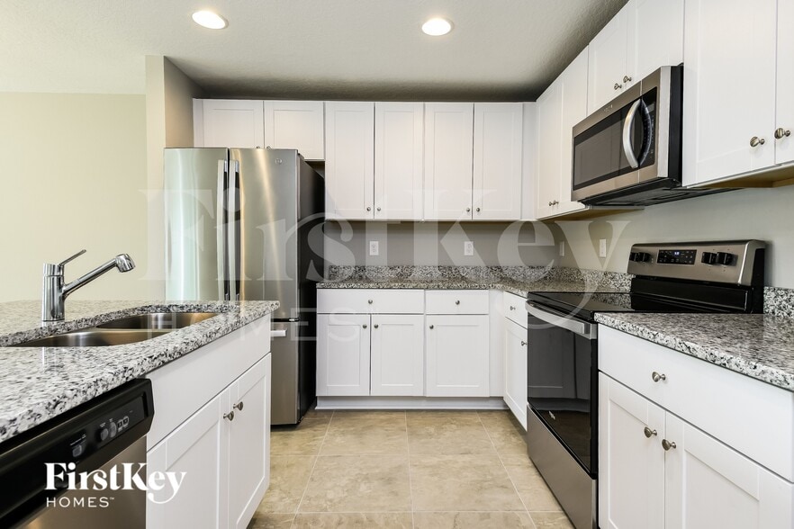 Building Photo - 453 Earhart Dr