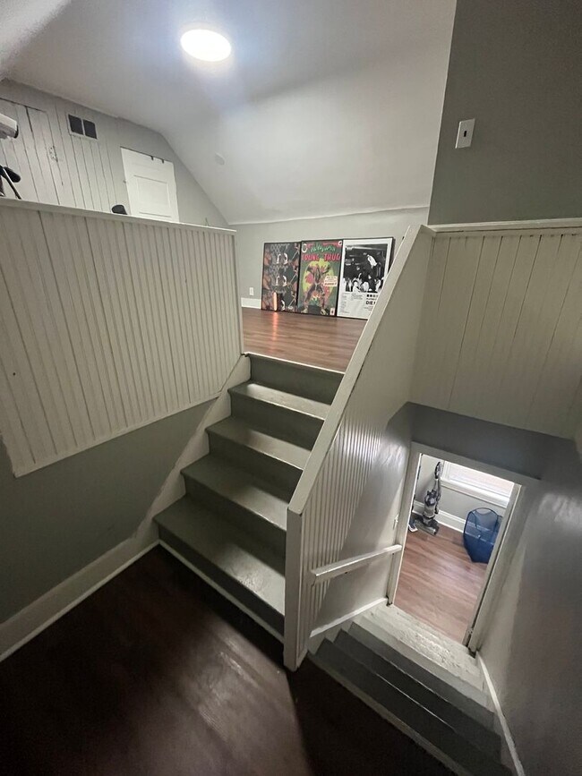 Building Photo - Five Bedroom Available for 26-27 School Year!