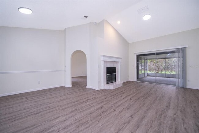 Building Photo - 2425 Rolling Broak Dr