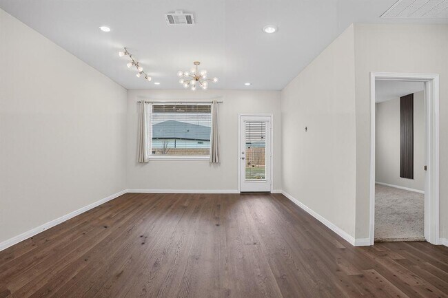 Building Photo - 909 Vogel Dr